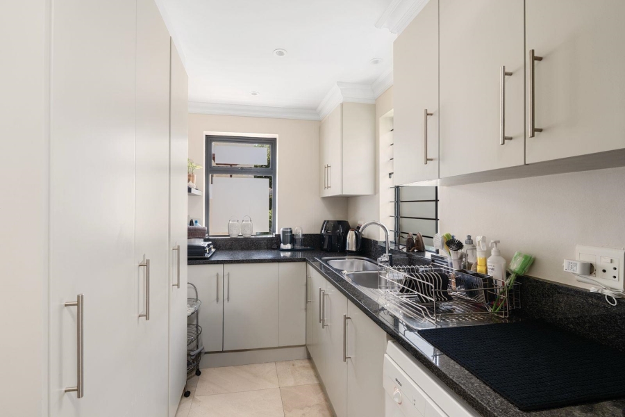 3 Bedroom Property for Sale in Sea Point Western Cape